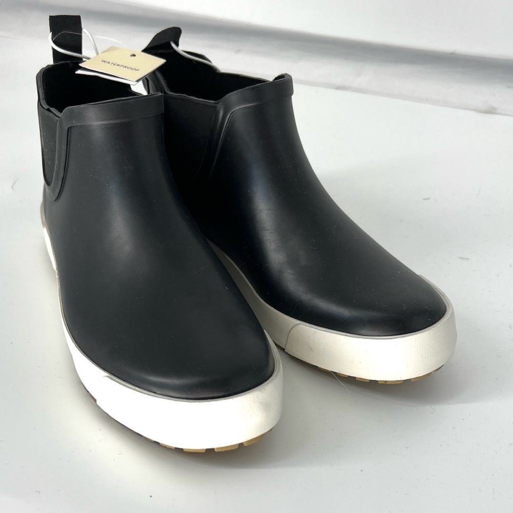 Universal Thread Black and White Ankle Boots